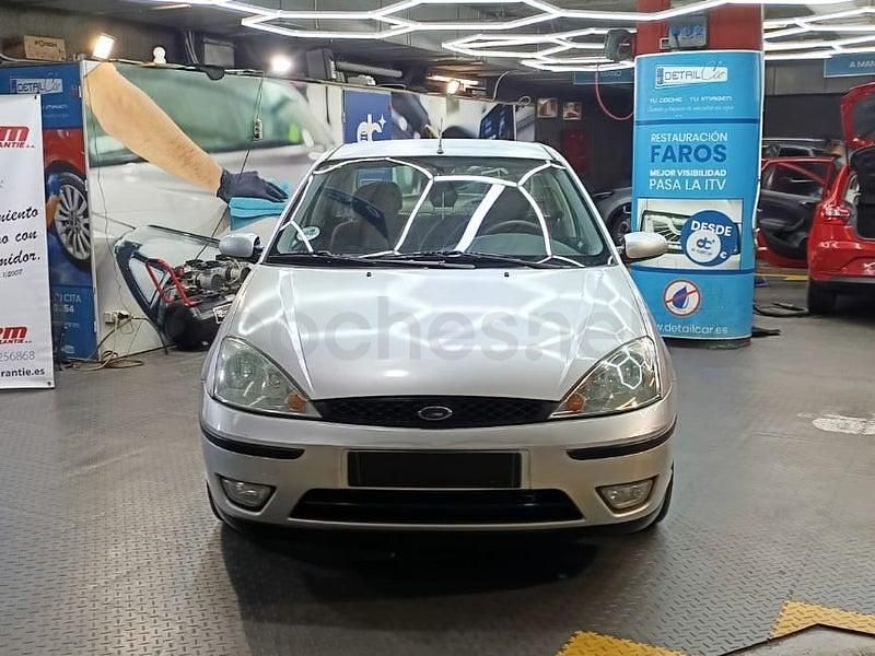 Usado Ford Focus Ambiente 100 CV (73 kW) 2005 Gris / plata Berlina