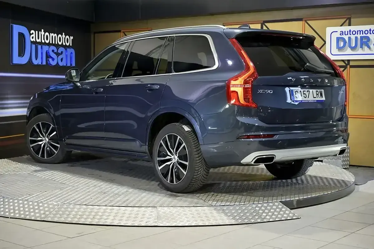 Usado Volvo XC90 Momentum 235 CV (172 kW) 2021 Gris / plata SUV