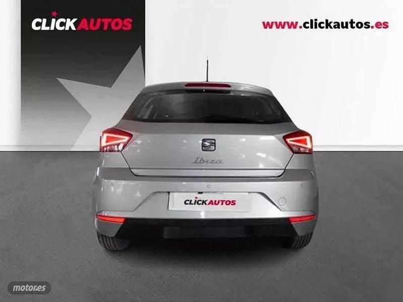 Usado Seat Ibiza Style 110 HP (80 kW) 2023 Prateado Sedan