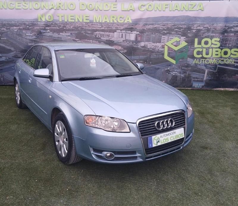 Usado Audi A4 Premium 140 CV (102 kW) 2006 Gris Berlina