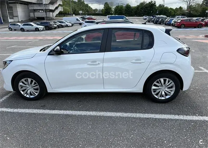 Begagnad Peugeot 208 Active 100 HK (73 kW) 2023 Vit Halvkombi