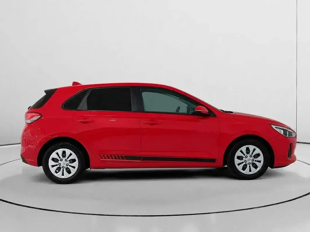 Usado Hyundai i30 120 CV (88 kW) 2017 Rojo Utilitario
