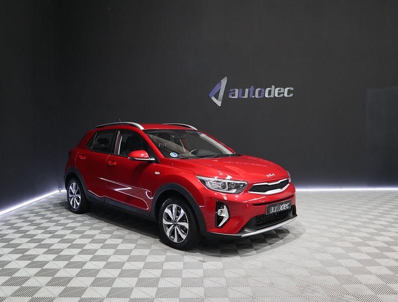 Usado Kia Stonic 100 CV (73 kW) 2023 Rojo SUV