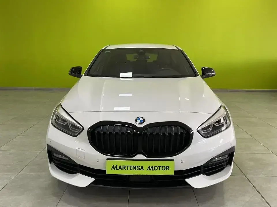 Usado BMW 118 Comfort Edition 150 CV (110 kW) 2021 Blanco Berlina