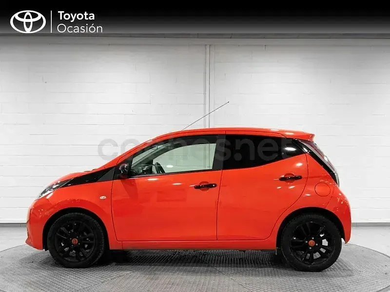 Usado Toyota Aygo X-cite 69 CV (50 kW) 2015 Naranja Utilitario