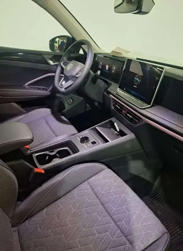 Usado VW Tiguan 204 CV (150 kW) 2025 Azul SUV