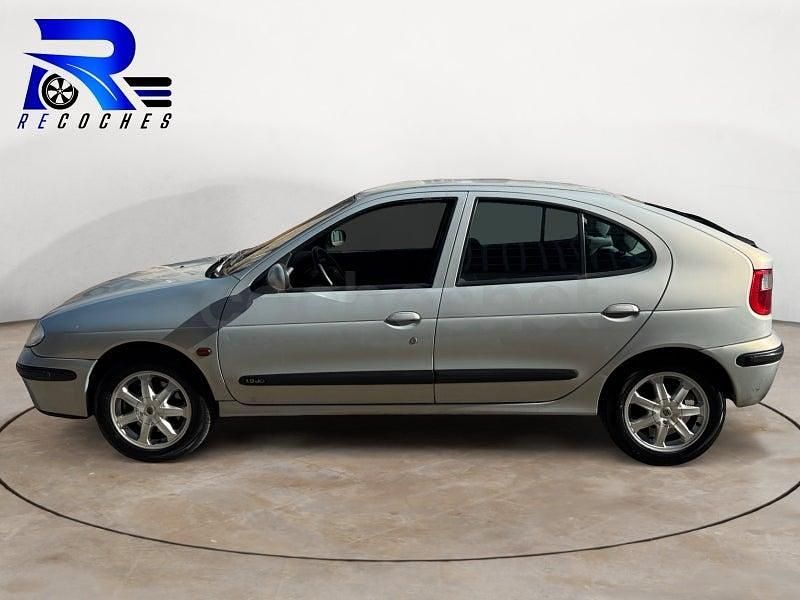Usado Renault Mégane II Authentique 105 CV (77 kW) 2002 Gris / plata Berlina