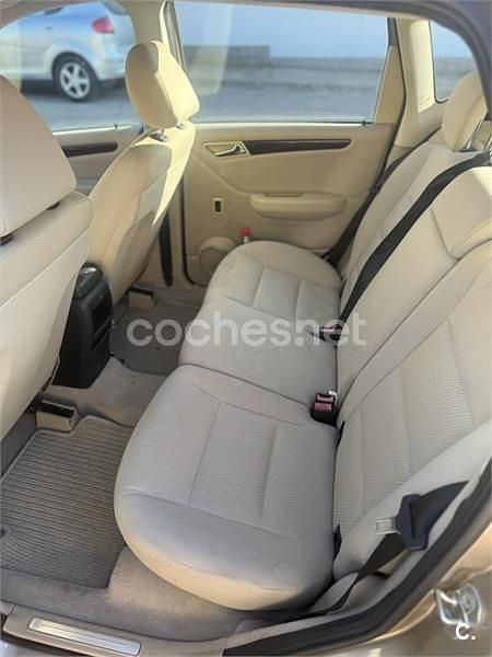 Usado Mercedes A180 Classic 109 CV (80 kW) 2005 Beige Monovolumen