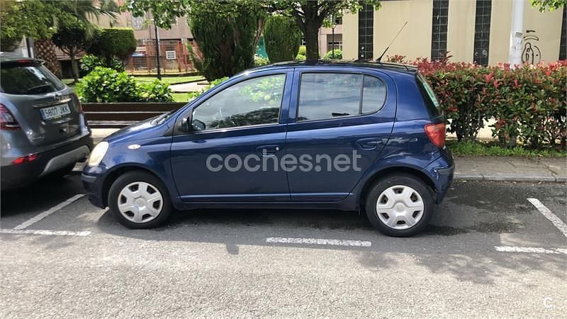 Azul Usado 2005 Toyota Yaris Luna Berlina | 3200 € (Precio justo) - Imagen 1/4