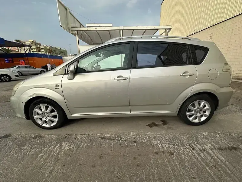 Usado Toyota Corolla Verso Sol 129 CV (94 kW) 2006 Gris / plata Monovolumen