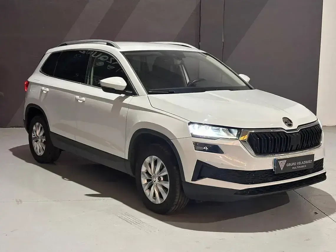Usado Skoda Karoq Ambition 150 CV (110 kW) 2023 Blanco SUV