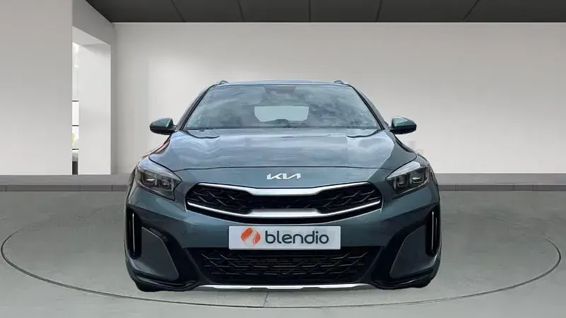 Usado Kia XCeed 136 CV (100 kW) 2024 Gris / plata SUV