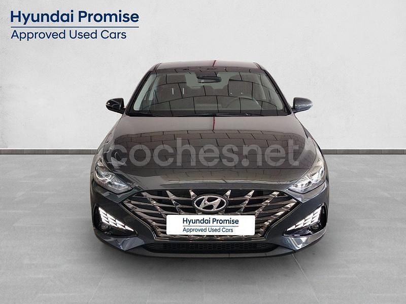 Usado Hyundai i30 110 CV (80 kW) 2024 Blanco Berlina