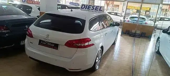 Usado Peugeot 308 SW Active 115 CV (84 kW) 2014 Blanco Familiar