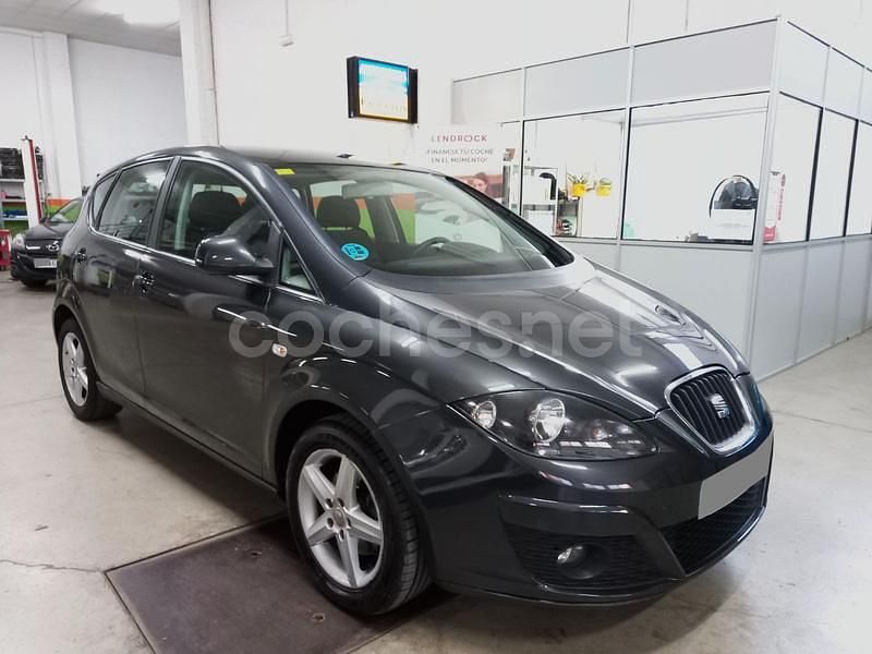 Gris / plata Usado 2010 Seat Altea Reference Monovolumen | 6600 € (Precio justo) - Imagen 1/4