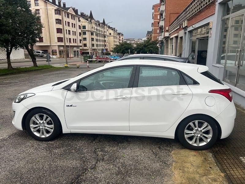 Usado Hyundai i30 110 CV (80 kW) 2013 Blanco Berlina