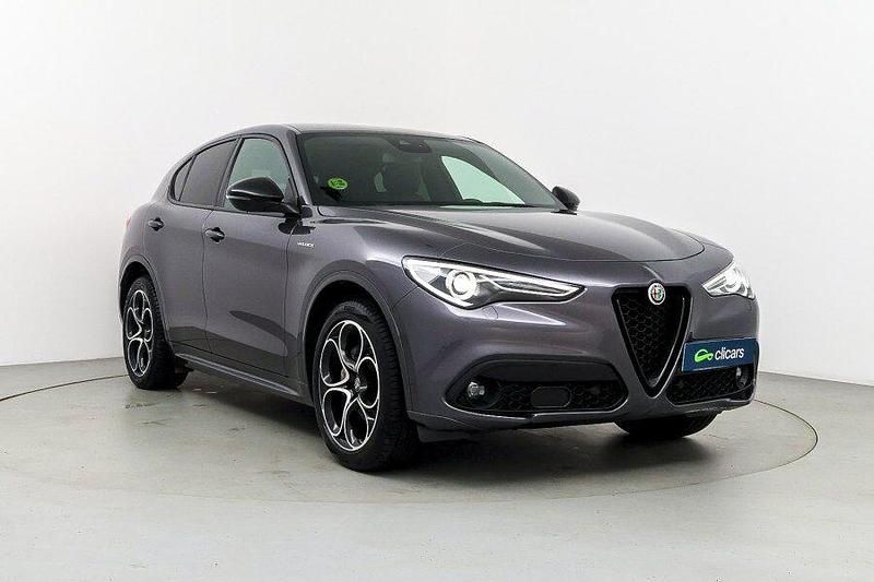 Usado Alfa Romeo Stelvio Veloce 210 CV (154 kW) 2022 Gris SUV
