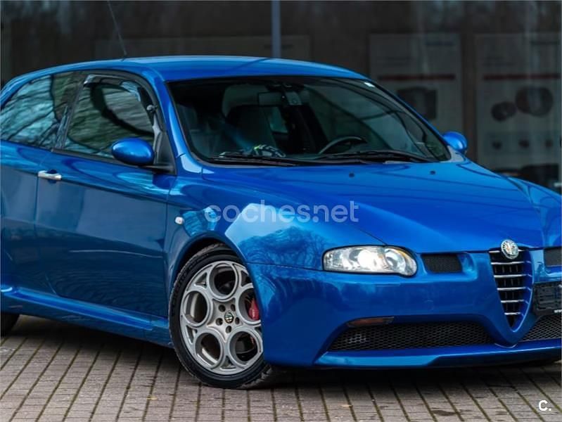 Usado Alfa Romeo 147 GTA 250 CV (183 kW) 2004 Azul Utilitario