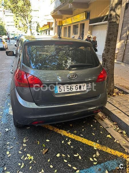 Usado Kia Venga 90 CV (66 kW) 2010 Azul Utilitario