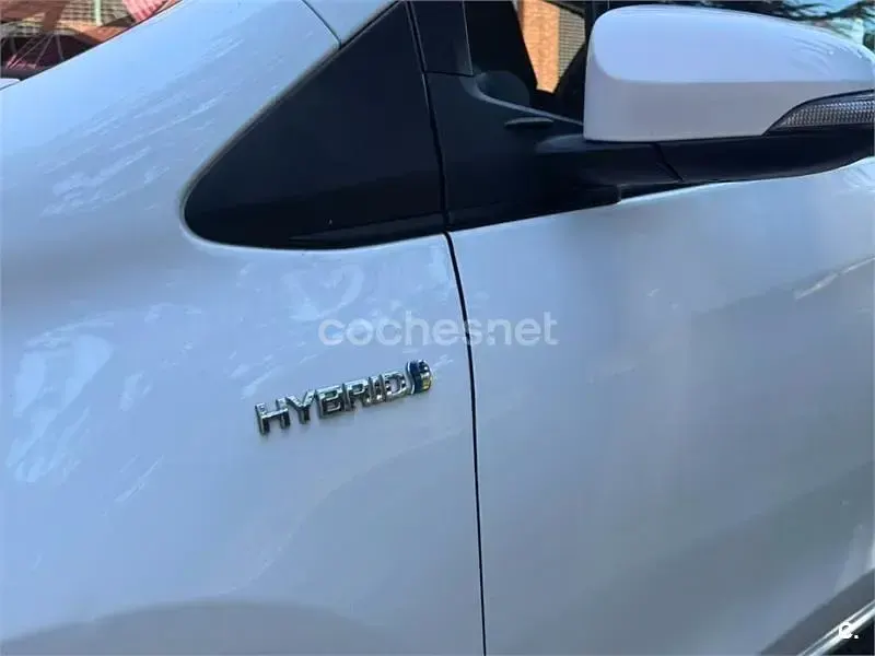 Usado Toyota Yaris Hybrid Active 100 CV (73 kW) 2016 Blanco Berlina