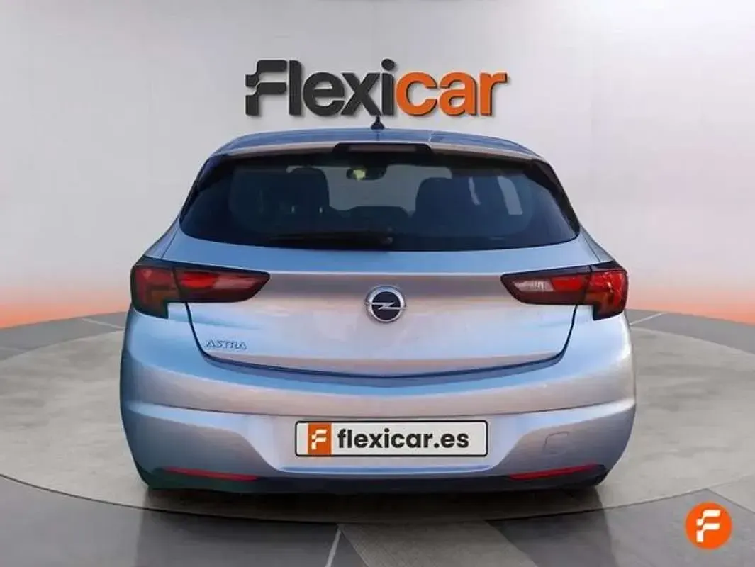 Usado Opel Astra 110 CV (80 kW) 2020 Gris Berlina