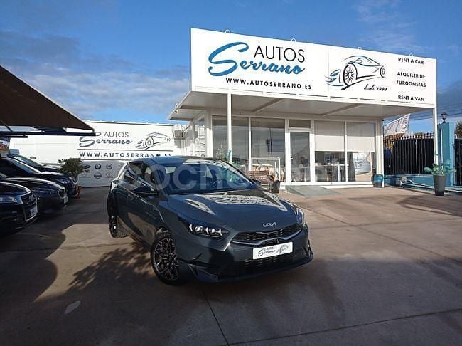 Usado Kia Ceed Style 100 CV (73 kW) 2025 Gris / plata Utilitario