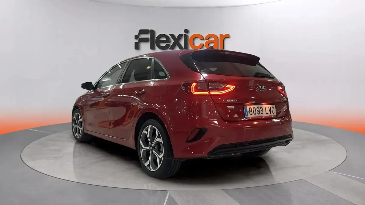 Usado Kia Ceed 136 CV (100 kW) 2021 Granate Utilitario