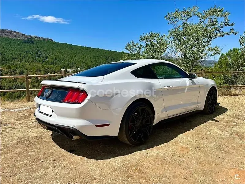 Usado Ford Mustang Fastback 291 CV (214 kW) 2020 Blanco Coupe