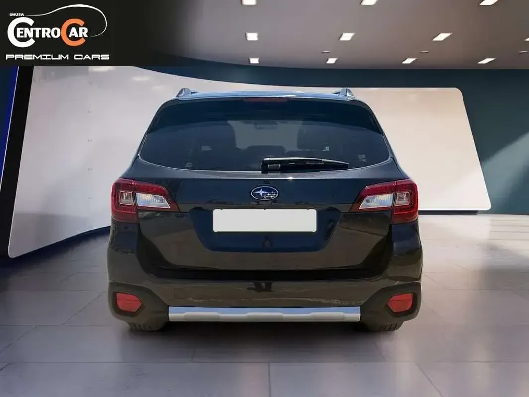 Usado Subaru Outback 175 CV (128 kW) 2016 Gris Familiar
