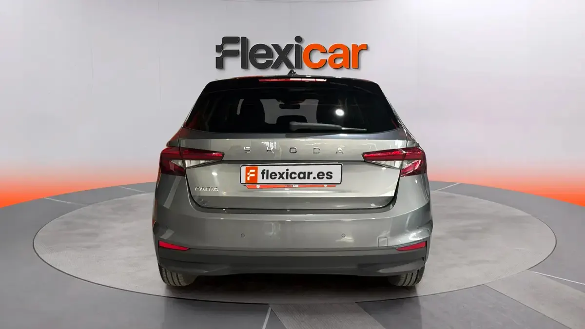 Usado Skoda Fabia Selection 95 CV (69 kW) 2025 Gris Utilitario