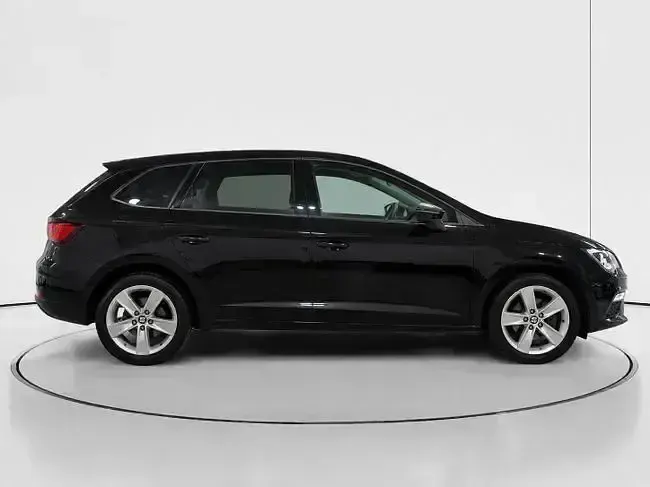 Usado Seat Leon FR 150 CV (110 kW) 2019 Negro Berlina