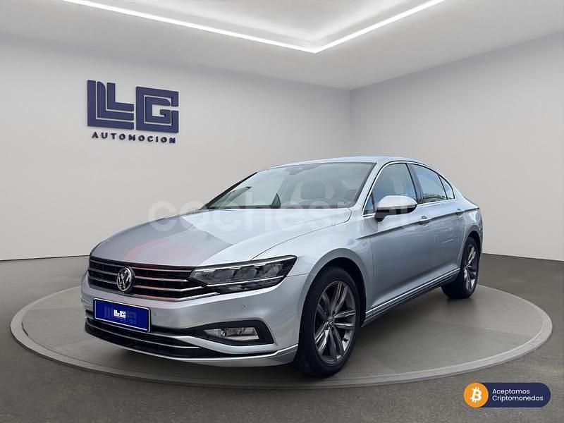 Beige Usado 2021 VW Passat Executive Berlina | 17.990 € (Super precio) - Imagen 1/4