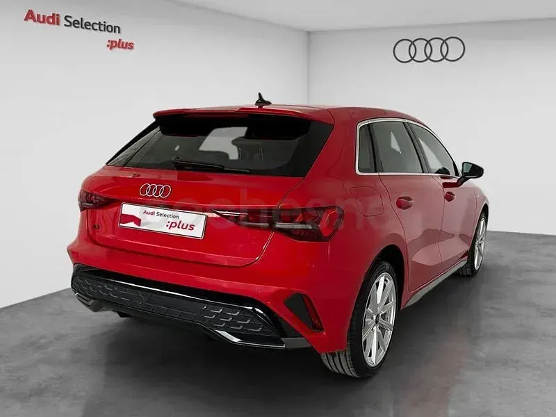 Usado Audi A3 Ambiente 204 CV (150 kW) 2025 Rojo Berlina