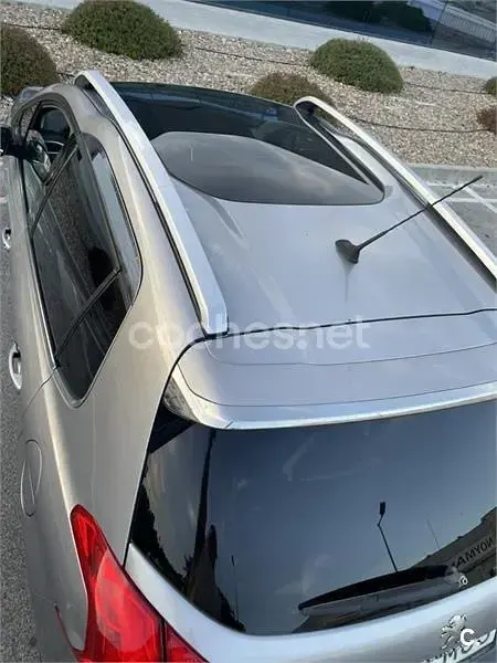 Usado Peugeot 2008 Allure 120 CV (88 kW) 2015 Gris / plata SUV