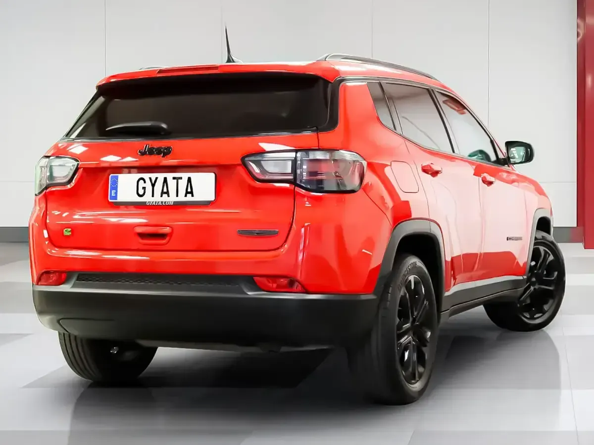 Usado Jeep Compass Night Eagle 130 CV (95 kW) 2022 Rojo SUV