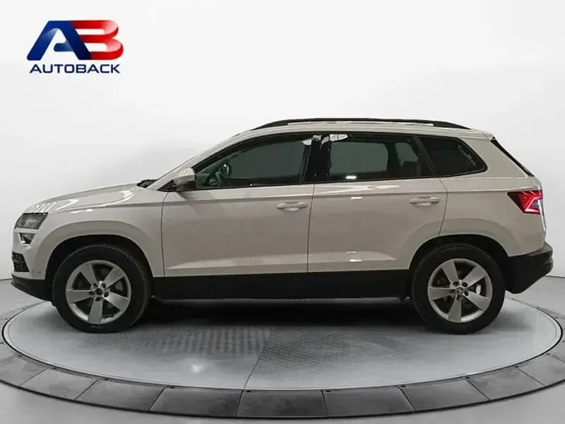 Usado Skoda Karoq Ambition 150 CV (110 kW) 2021 Blanco SUV