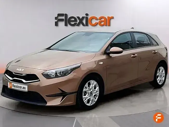Usado Kia Ceed 100 CV (73 kW) 2023 Marrón Utilitario