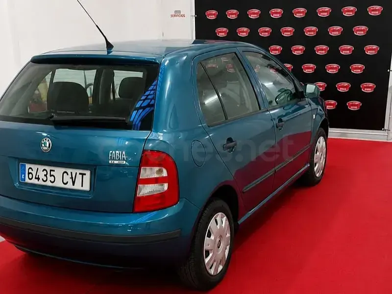 Usado Skoda Fabia Classic 64 CV (47 kW) 2004 Azul Berlina