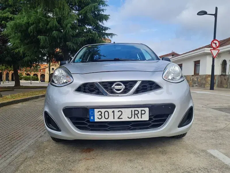 Usado Nissan Micra Tekna 80 CV (58 kW) 2016 Gris / plata Utilitario