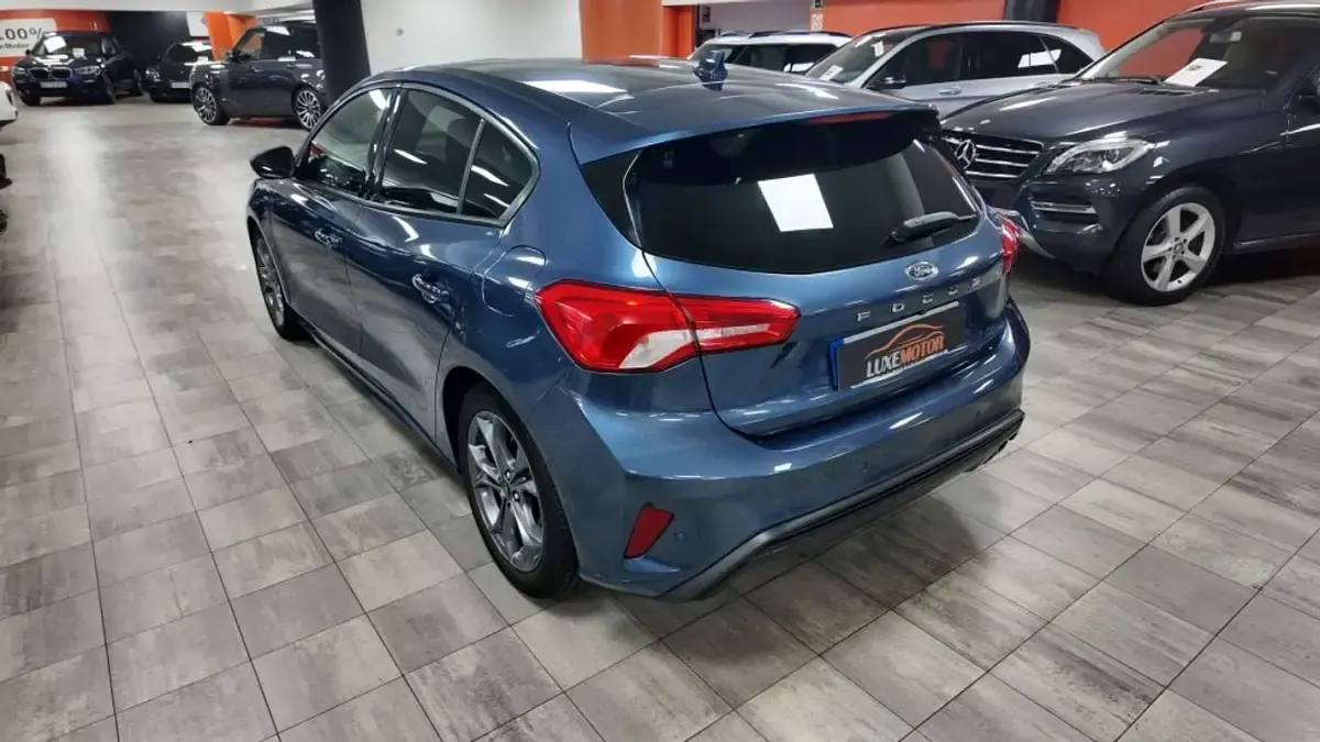 Usado Ford Focus ST-Line 125 CV (91 kW) 2019 Azul Utilitario