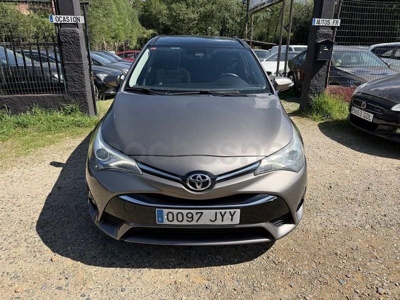 Occasion Toyota Avensis Business Edition 143 PK (105 kW) 2017 Geel Stationwagen