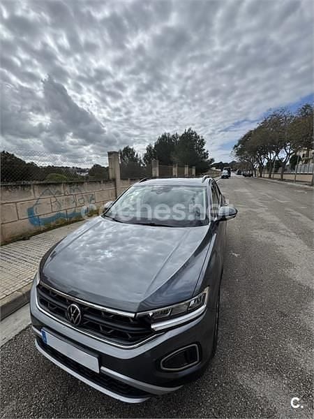 Usado VW T-Roc Life 110 CV (80 kW) 2022 Gris / plata SUV