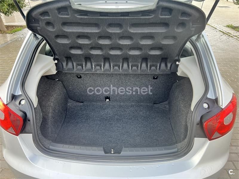 Usado Seat Ibiza I-Tech 90 CV (66 kW) 2014 Gris / plata Berlina