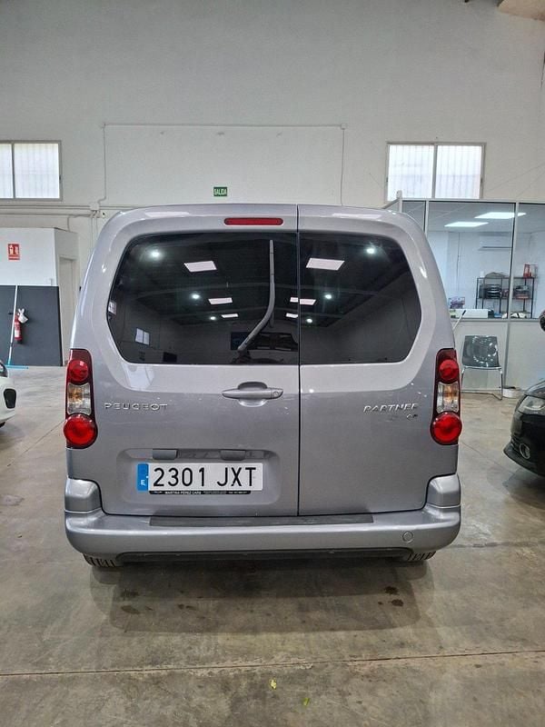 Usado Peugeot Partner Tepee Active 100 CV (73 kW) 2017 Gris Monovolumen