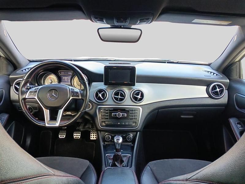 Usado Mercedes GLA200 AMG line 136 CV (100 kW) 2015 Blanco SUV
