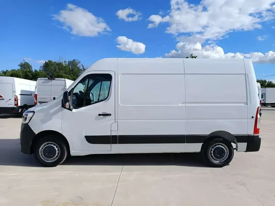 Usado Renault Master 135 CV (99 kW) 2022 Blanco Monovolumen