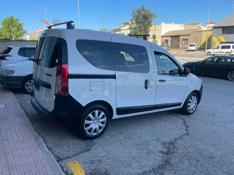 Usado Dacia Dokker Ambiance 90 CV (66 kW) 2014 Blanco Monovolumen
