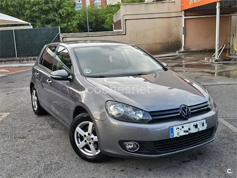 Usado VW Golf VII 105 CV (77 kW) 2012 Gris / plata Berlina