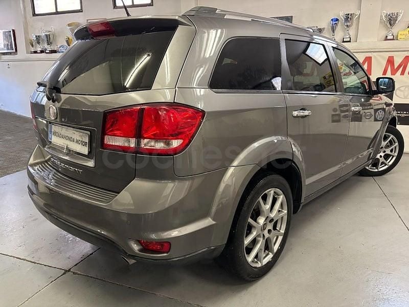 Usado Fiat Freemont Lounge 170 CV (125 kW) 2013 Gris / plata SUV