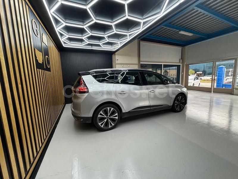 Usado Renault Grand Scénic IV Zen 130 CV (95 kW) 2017 Gris / plata Monovolumen